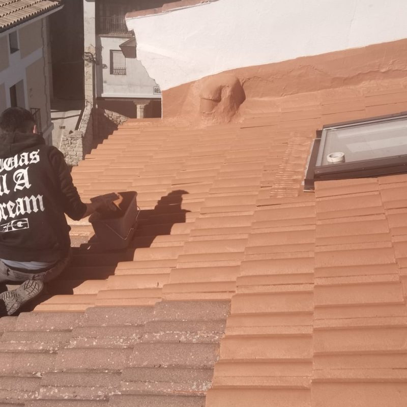 Impermeabilización de tejado en Horche con aplicación de recubrimiento especial